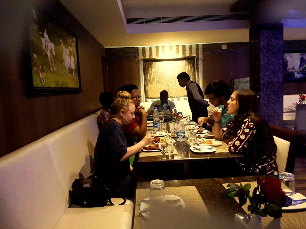 Rājahmundry Venky'S Delight酒店 外观 照片